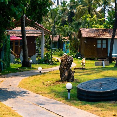 Village Susegat Beach Resort Morjim Eksteriør billede