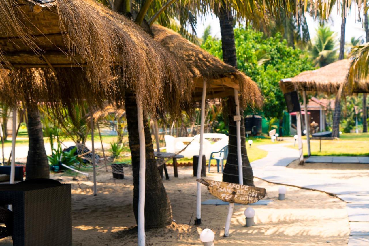 Village Susegat Beach Resort Morjim Eksteriør billede
