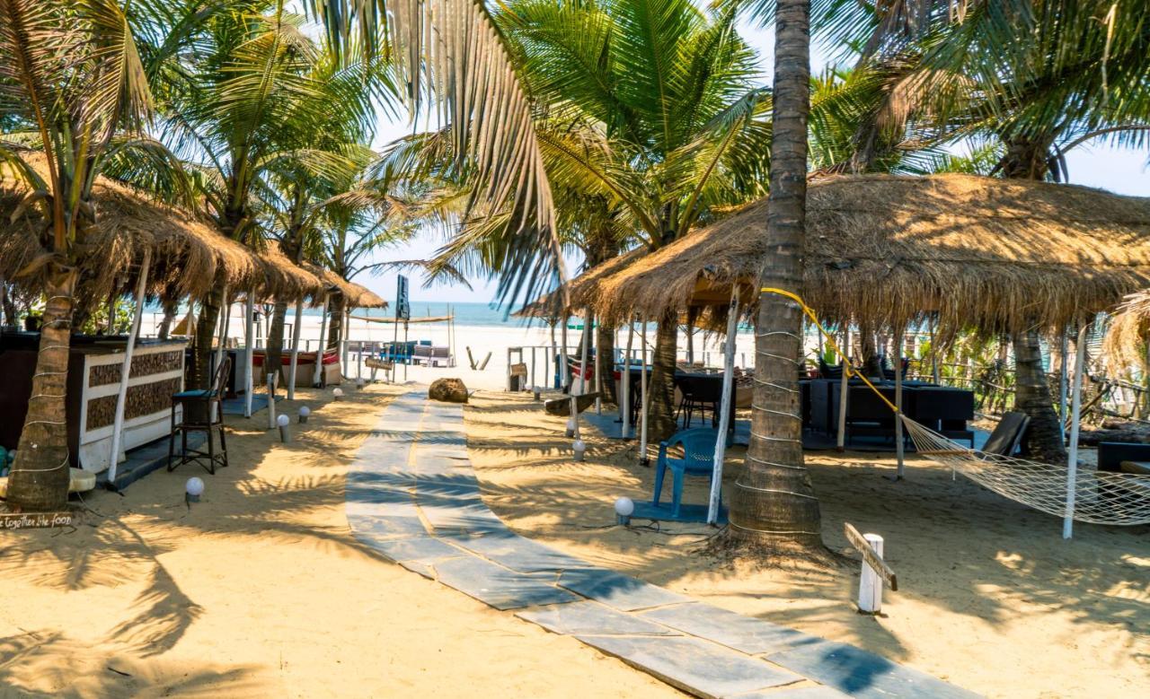 Village Susegat Beach Resort Morjim Eksteriør billede