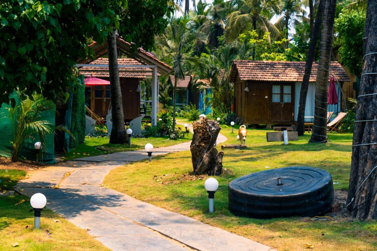Village Susegat Beach Resort Morjim Eksteriør billede