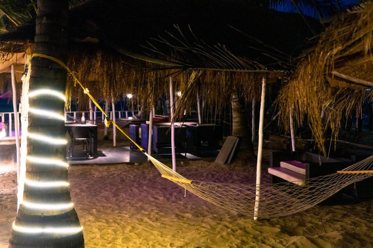 Village Susegat Beach Resort Morjim Eksteriør billede