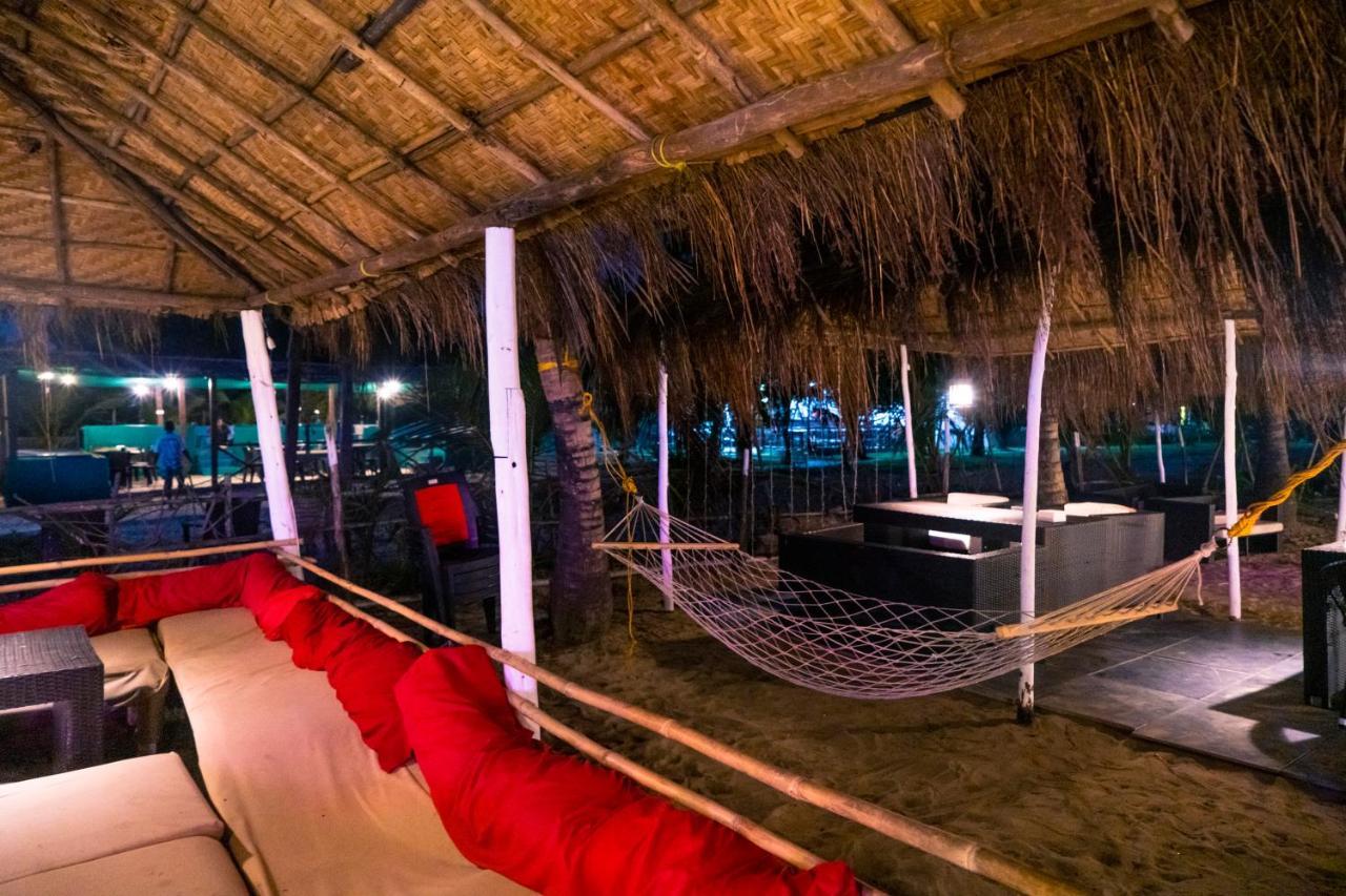Village Susegat Beach Resort Morjim Eksteriør billede