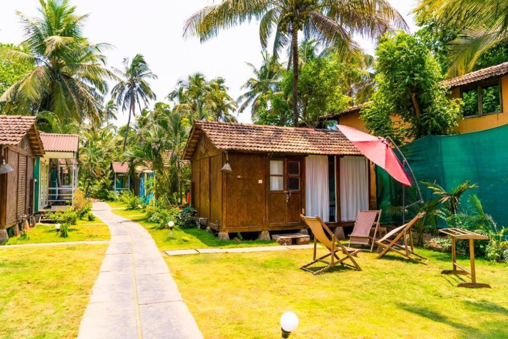 Village Susegat Beach Resort Morjim Eksteriør billede
