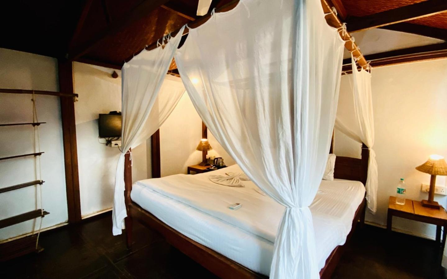 Village Susegat Beach Resort Morjim Eksteriør billede
