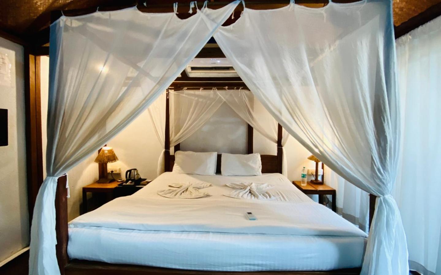 Village Susegat Beach Resort Morjim Eksteriør billede