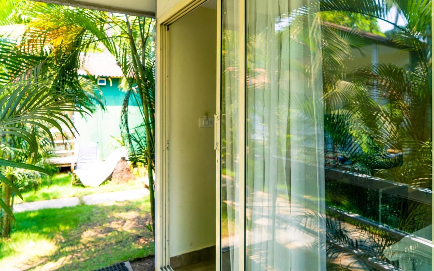 Village Susegat Beach Resort Morjim Eksteriør billede